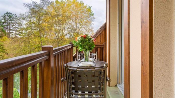 Karma Manoir Des Deux Amants Aparthotel Connelles Exteriör bild