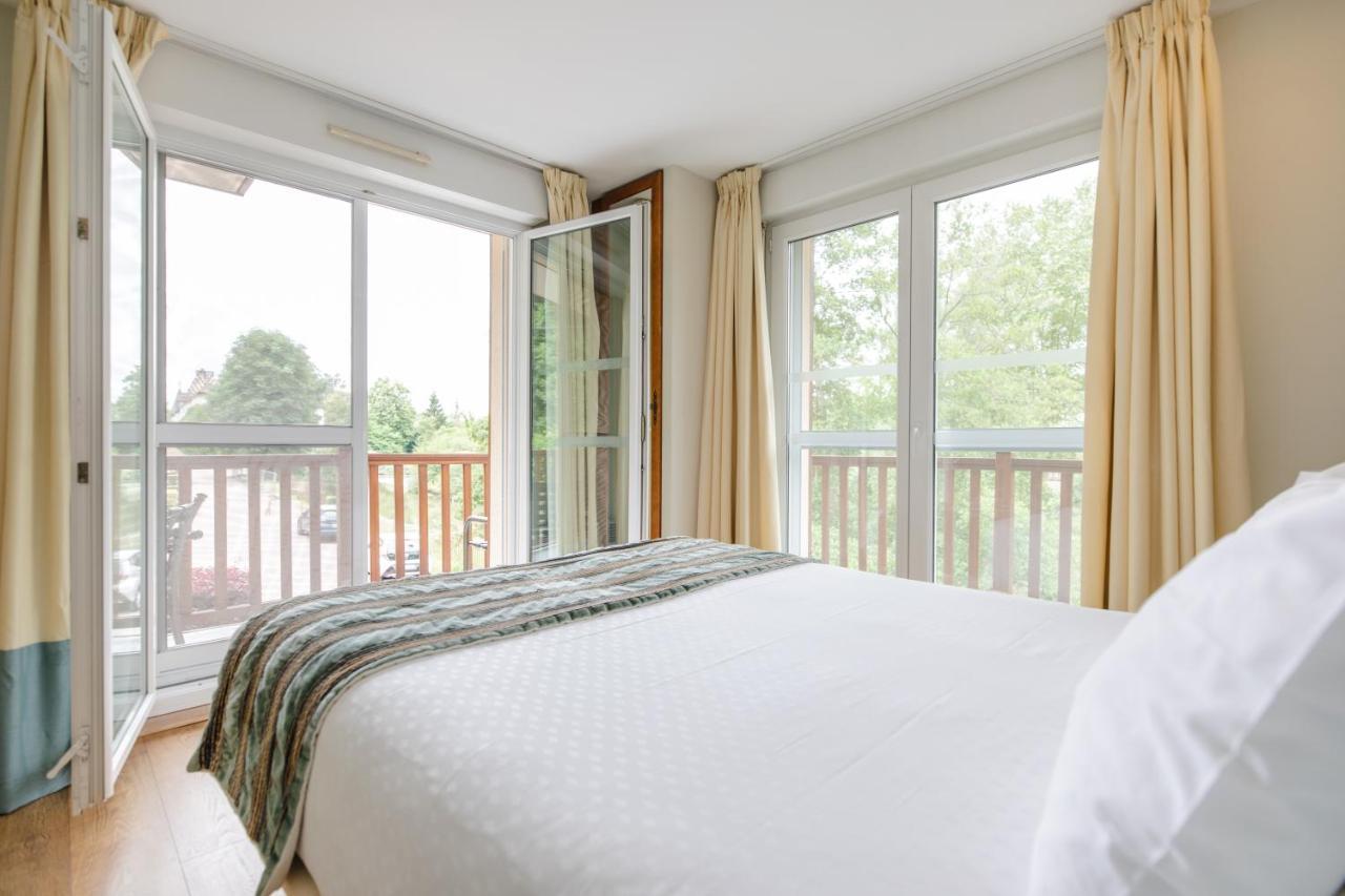 Karma Manoir Des Deux Amants Aparthotel Connelles Exteriör bild