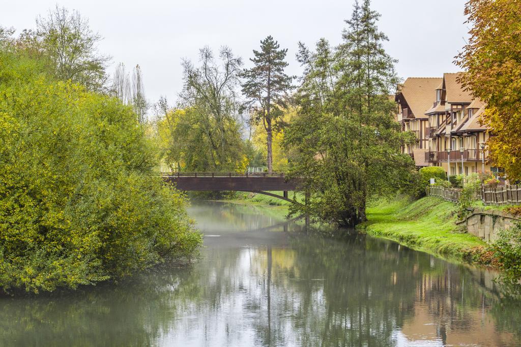 Karma Manoir Des Deux Amants Aparthotel Connelles Exteriör bild