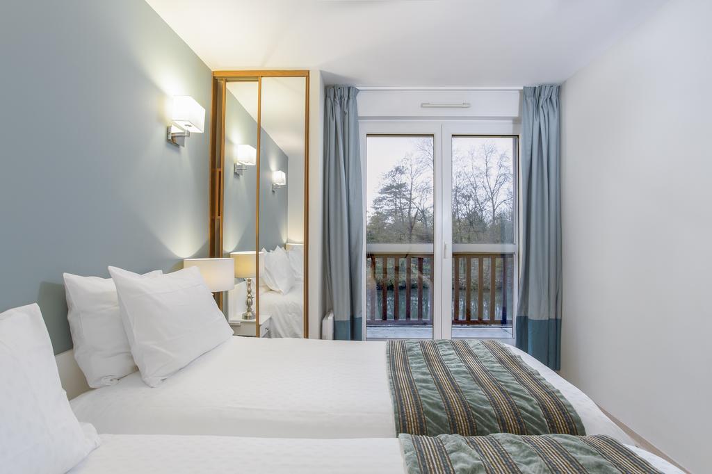 Karma Manoir Des Deux Amants Aparthotel Connelles Exteriör bild