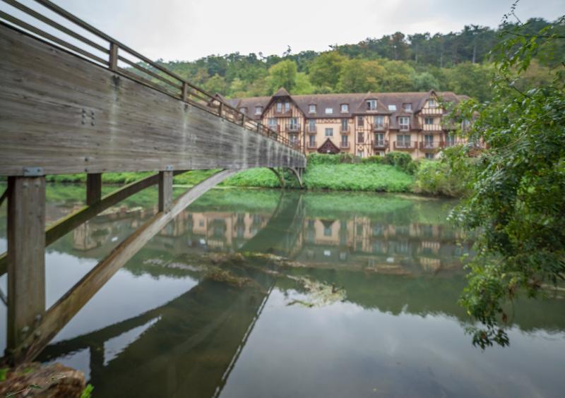 Karma Manoir Des Deux Amants Aparthotel Connelles Exteriör bild