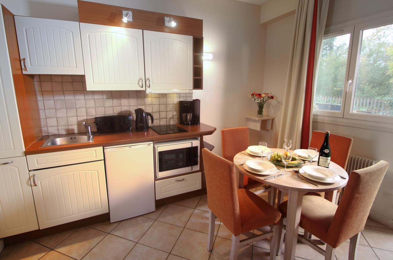 Karma Manoir Des Deux Amants Aparthotel Connelles Exteriör bild