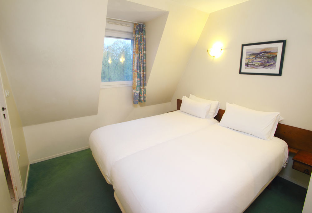 Karma Manoir Des Deux Amants Aparthotel Connelles Exteriör bild