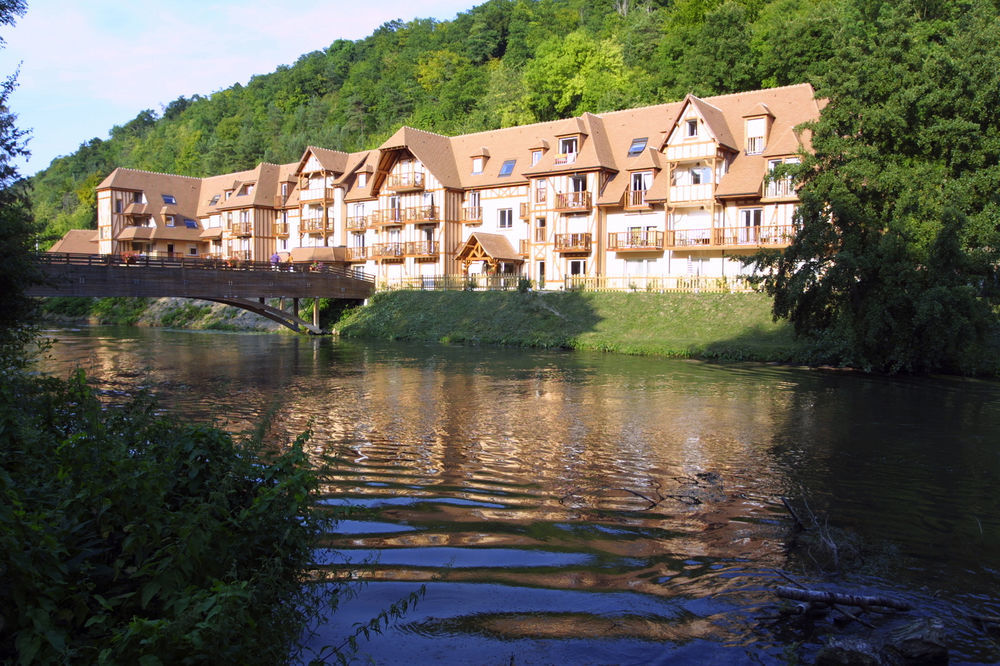Karma Manoir Des Deux Amants Aparthotel Connelles Exteriör bild