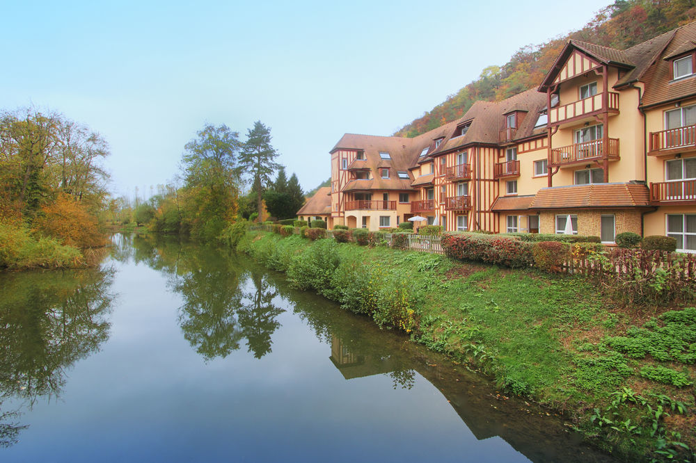 Karma Manoir Des Deux Amants Aparthotel Connelles Exteriör bild