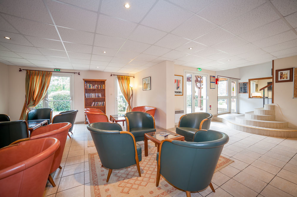 Karma Manoir Des Deux Amants Aparthotel Connelles Exteriör bild