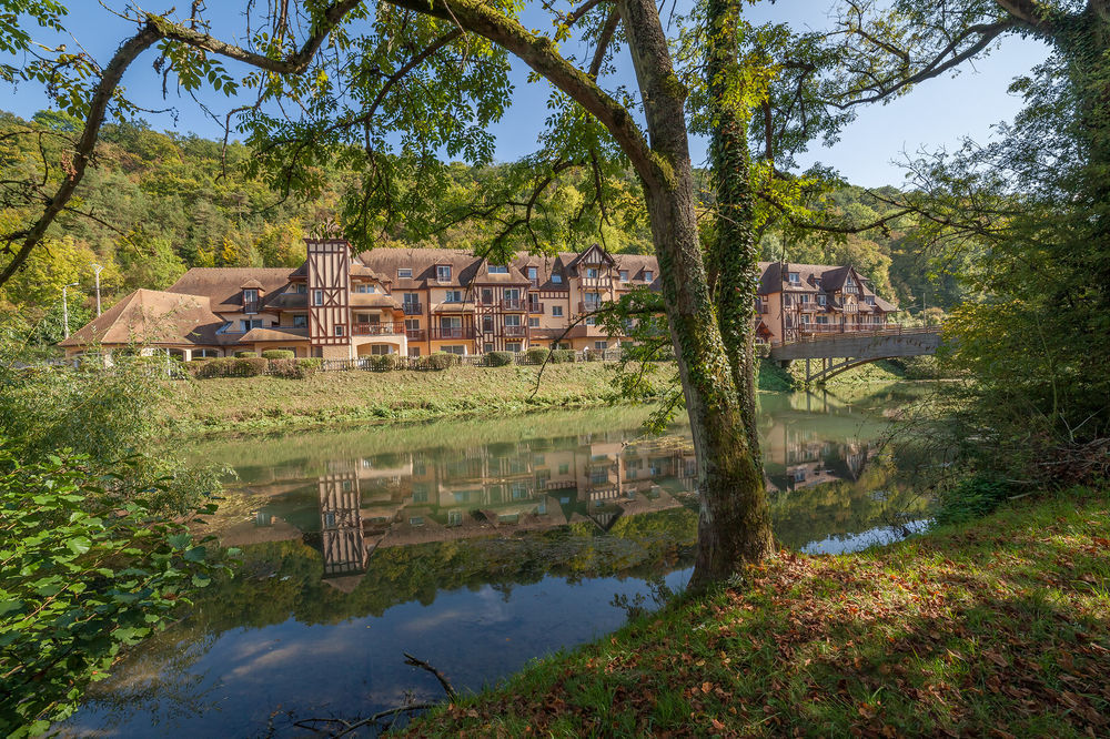 Karma Manoir Des Deux Amants Aparthotel Connelles Exteriör bild