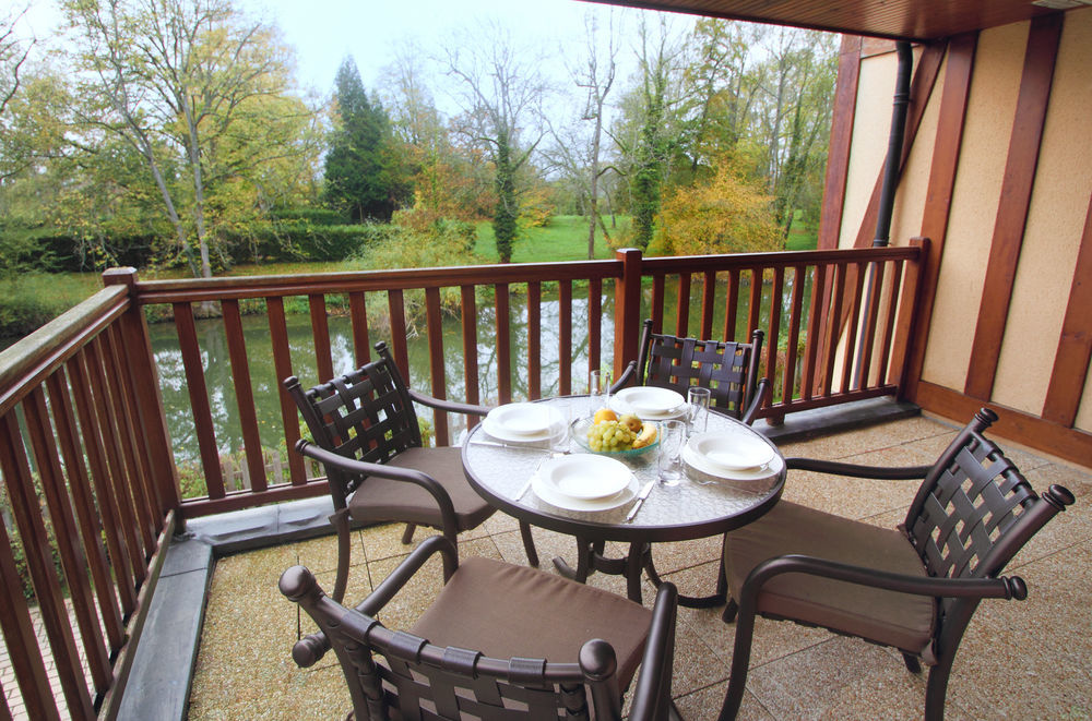 Karma Manoir Des Deux Amants Aparthotel Connelles Exteriör bild