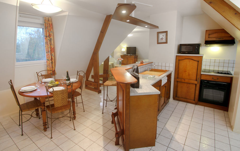 Karma Manoir Des Deux Amants Aparthotel Connelles Exteriör bild