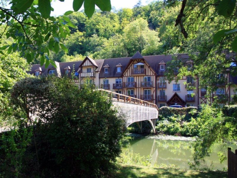 Karma Manoir Des Deux Amants Aparthotel Connelles Exteriör bild