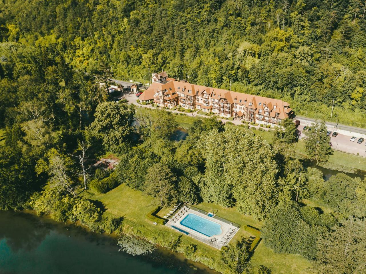 Karma Manoir Des Deux Amants Aparthotel Connelles Exteriör bild