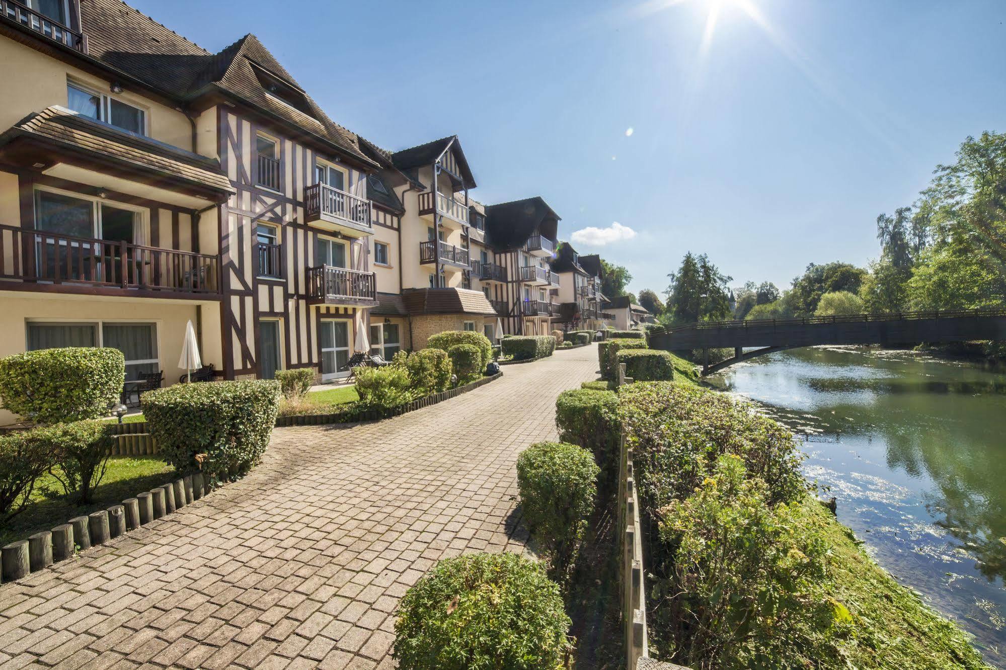 Karma Manoir Des Deux Amants Aparthotel Connelles Exteriör bild