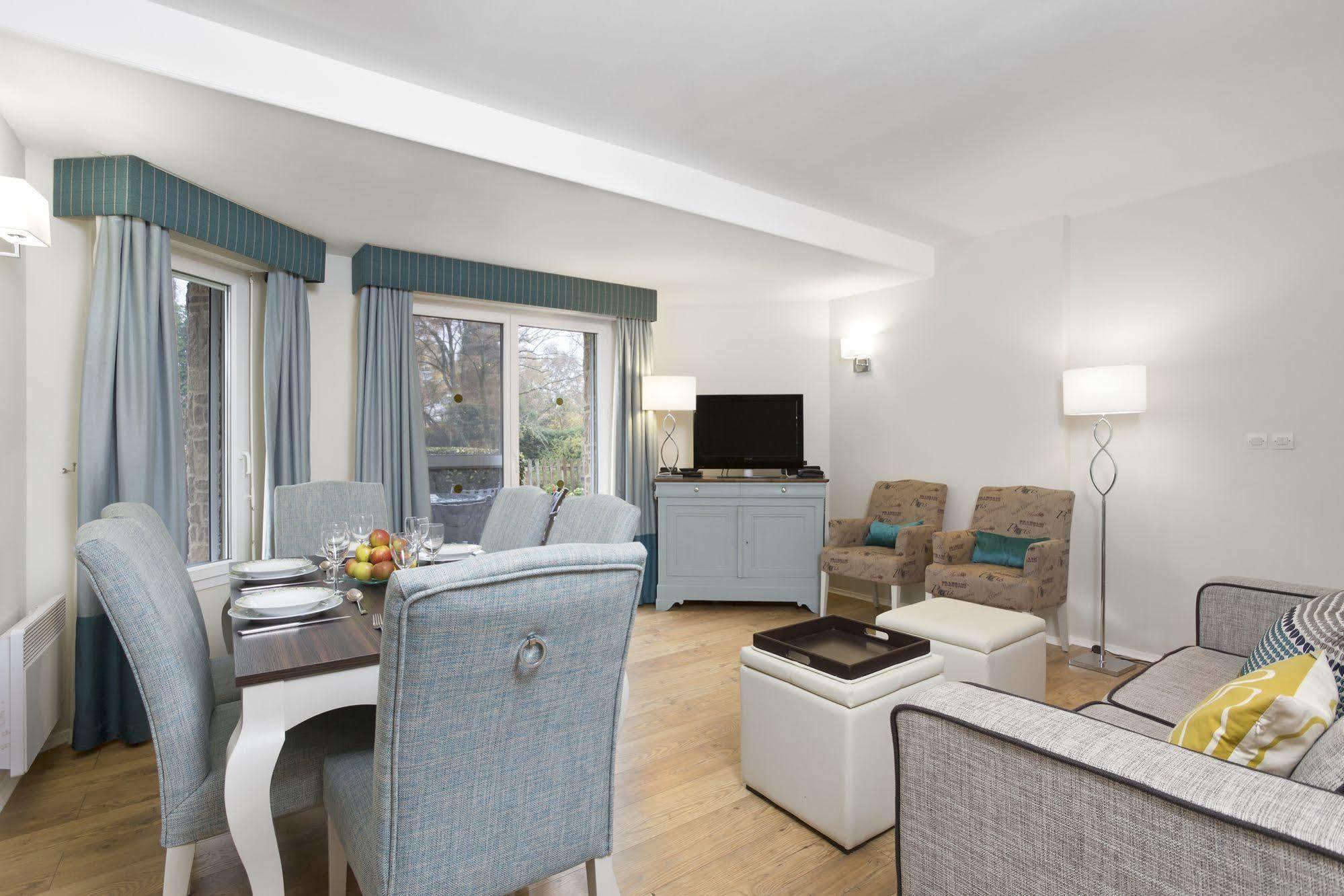 Karma Manoir Des Deux Amants Aparthotel Connelles Exteriör bild