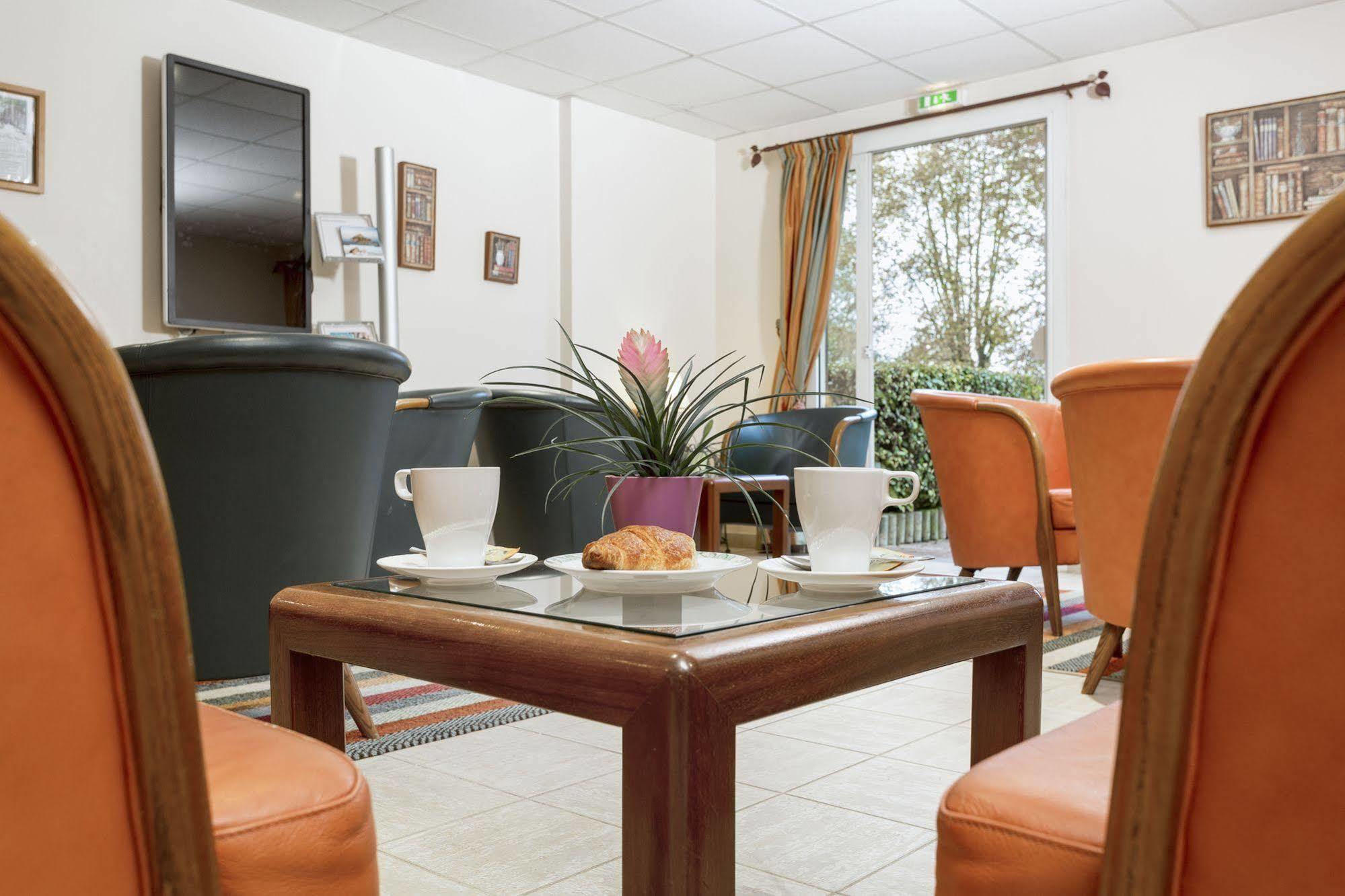 Karma Manoir Des Deux Amants Aparthotel Connelles Exteriör bild