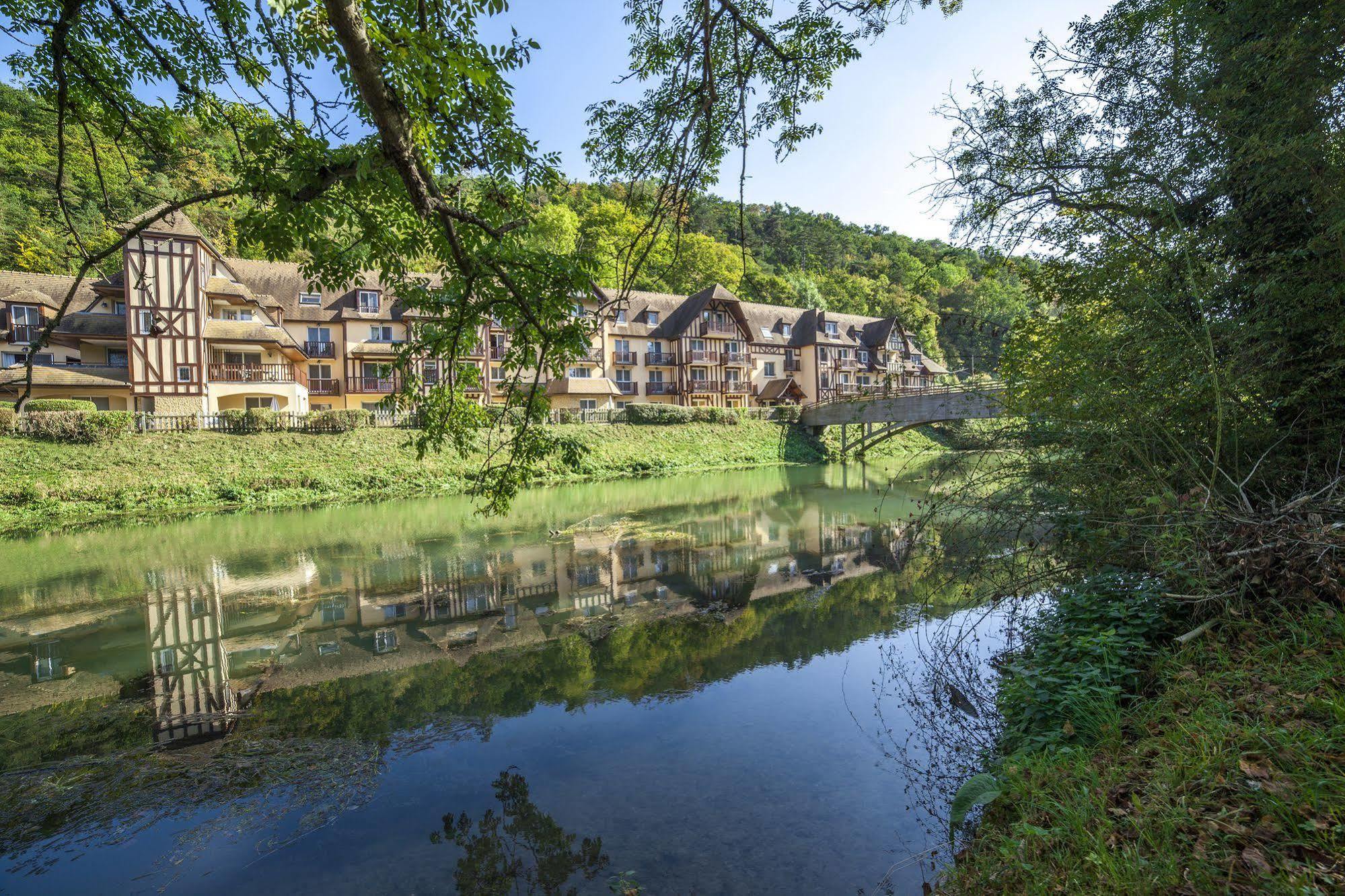 Karma Manoir Des Deux Amants Aparthotel Connelles Exteriör bild