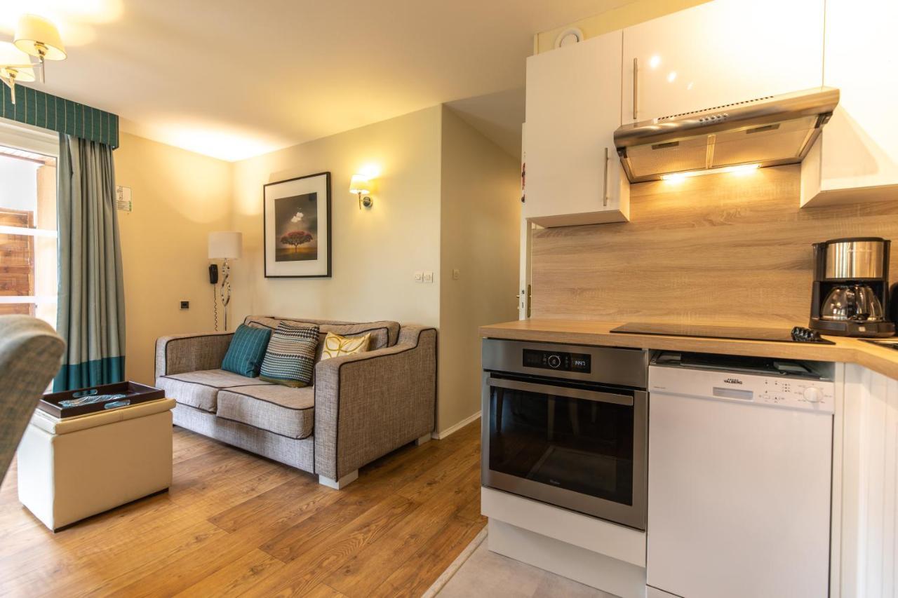 Karma Manoir Des Deux Amants Aparthotel Connelles Exteriör bild