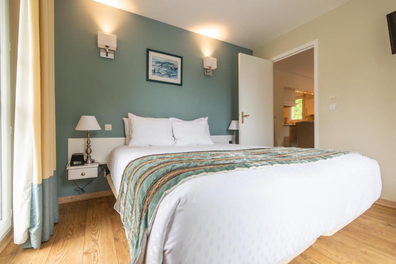 Karma Manoir Des Deux Amants Aparthotel Connelles Exteriör bild
